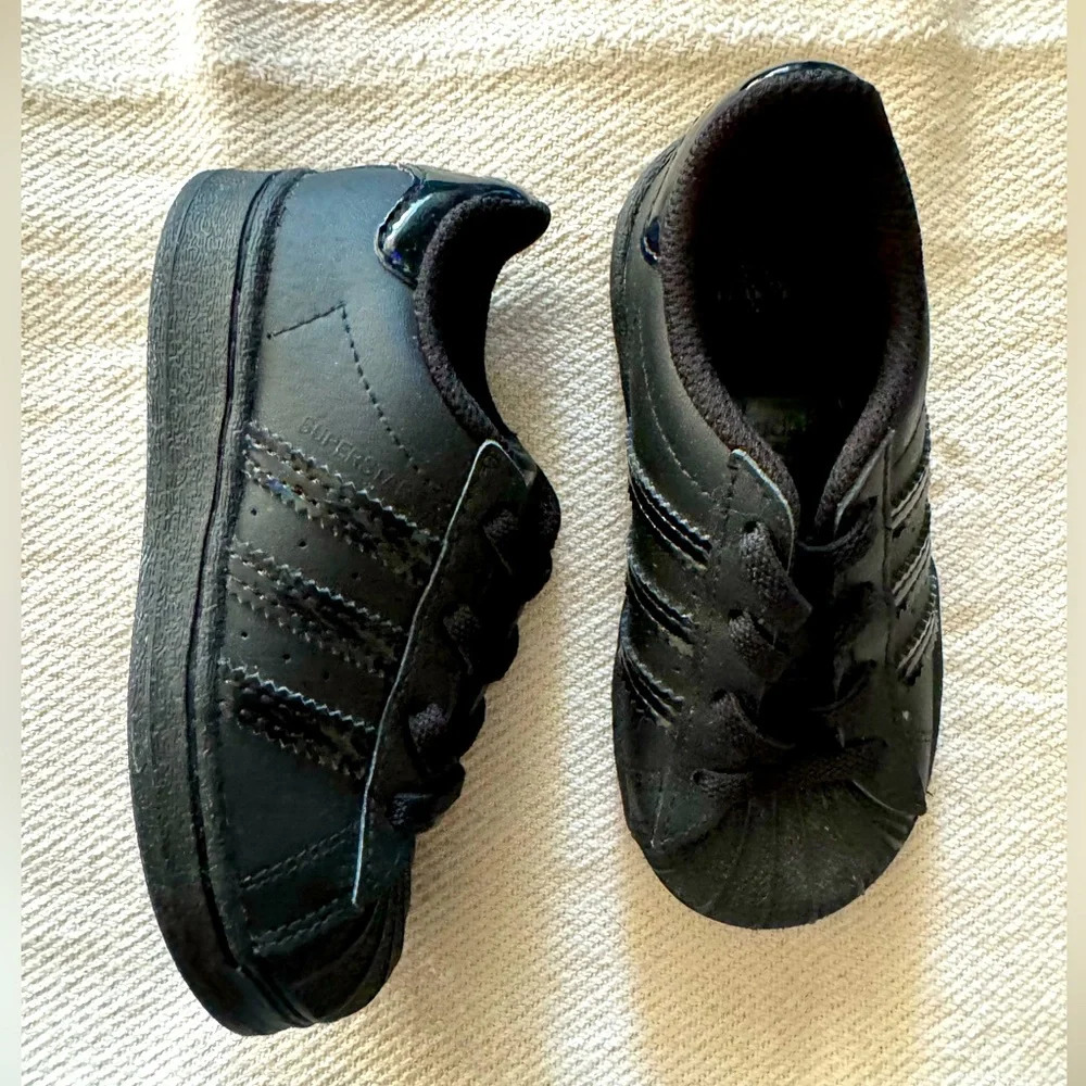 Adidas Superstar C Little‎ Kids Shoes Core Black. Size 7K. Like New!